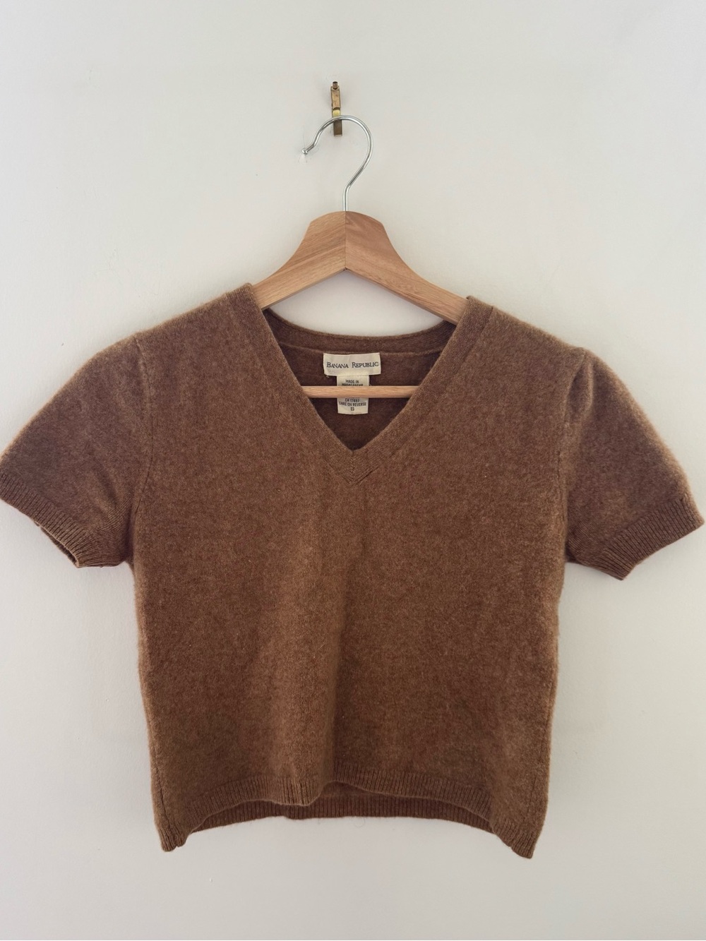 Banana Republic cropped camel cashmere sweater